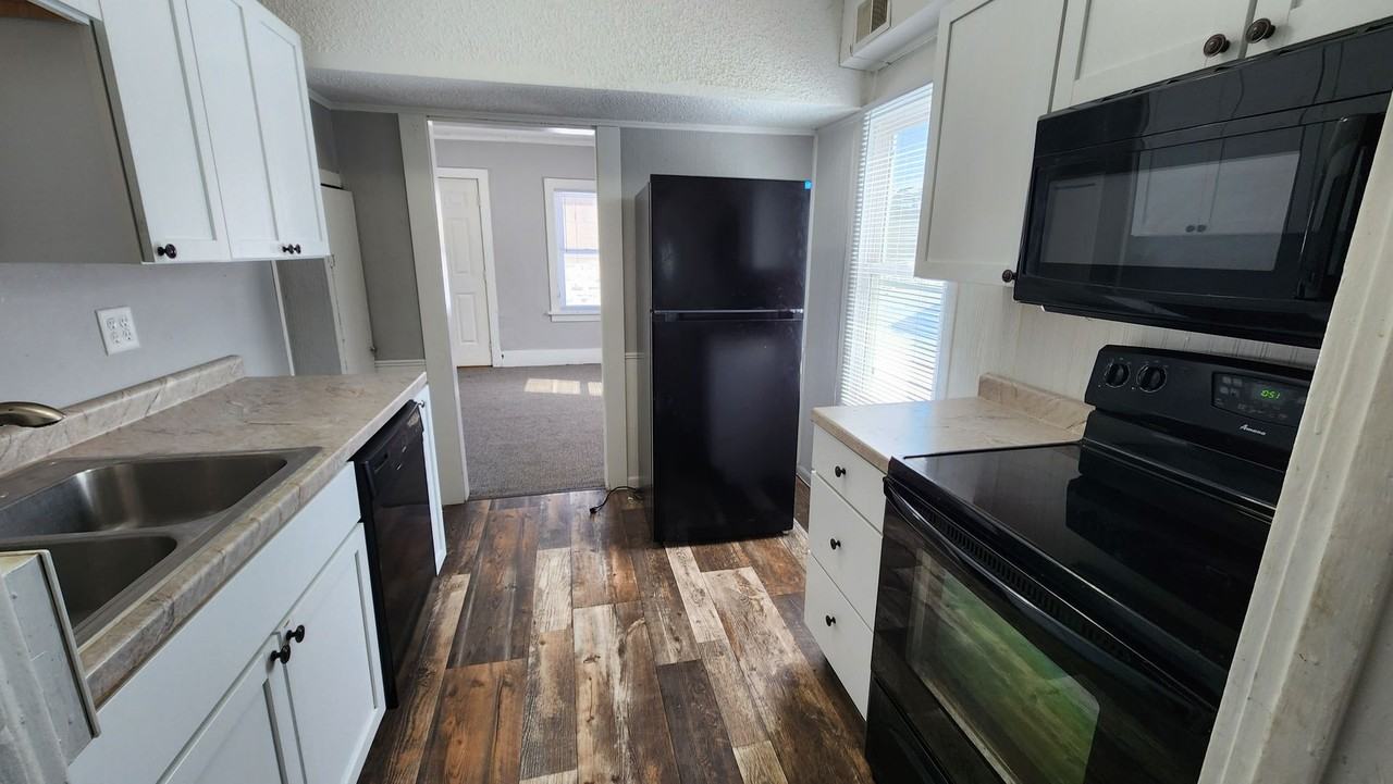 825 George St - Photo 4 of 9