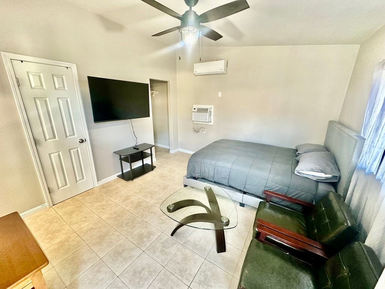 1355 N Roosevelt Ave - Photo 4 of 11