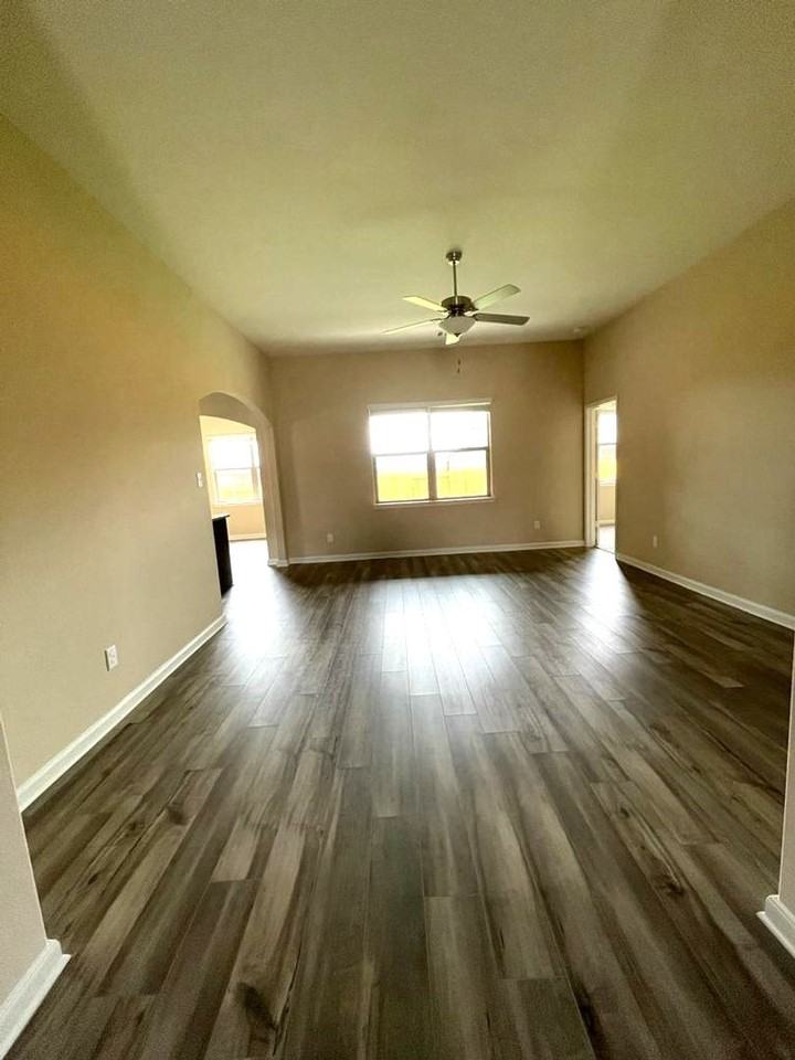 1149 Beaverwood Ln - Photo 2 of 22