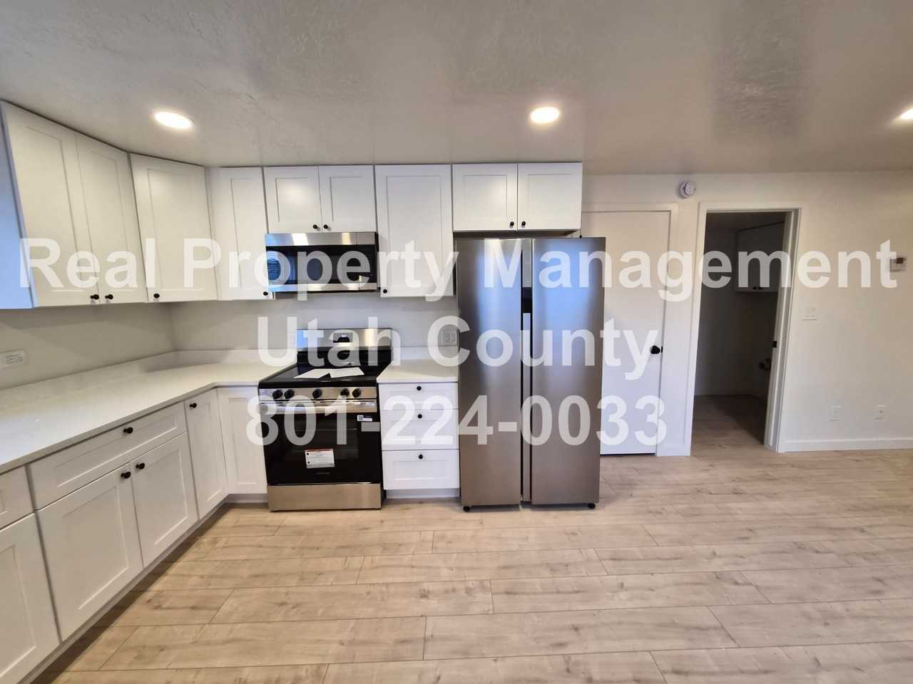 1146 W 100 N - Photo 7 of 27