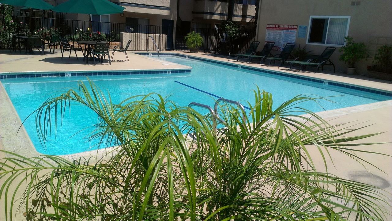 Tarzana Court Apartments - Photo 3 of 4