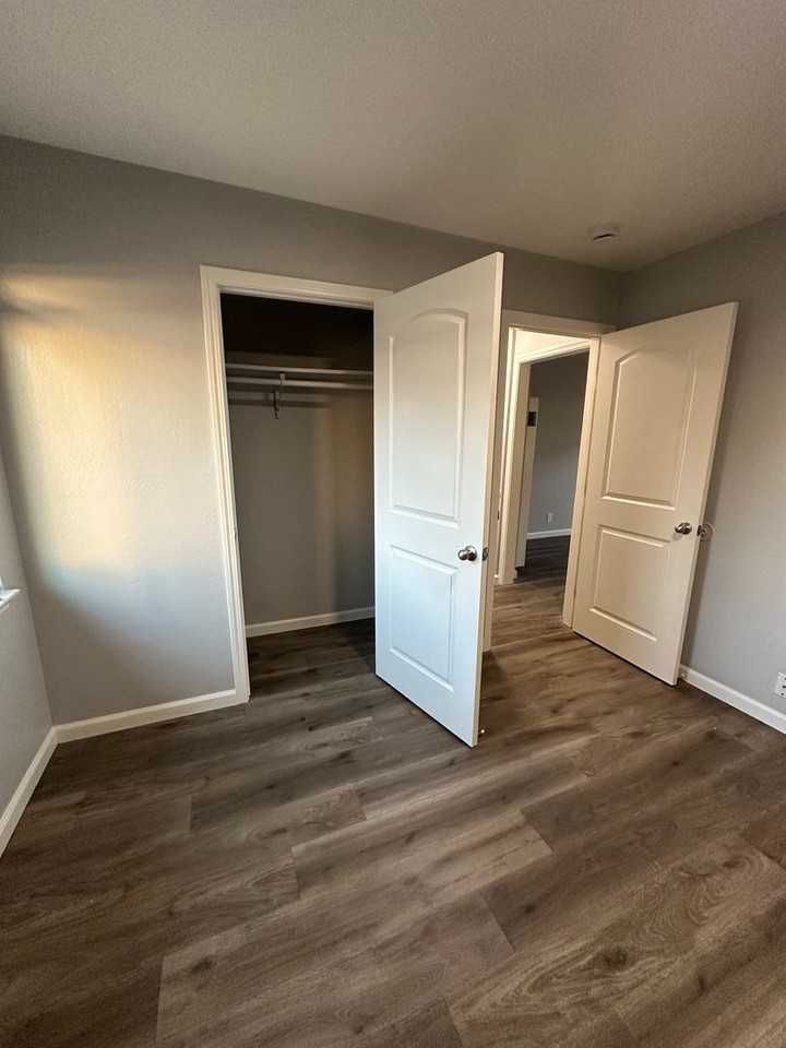 375&385&395 S 4th Street - 375-08 #375-08 - Photo 4 of 7