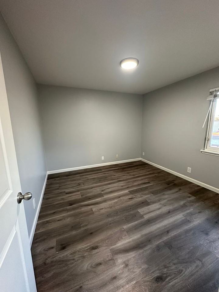 375&385&395 S 4th Street - 375-08 #375-08 - Photo 5 of 7