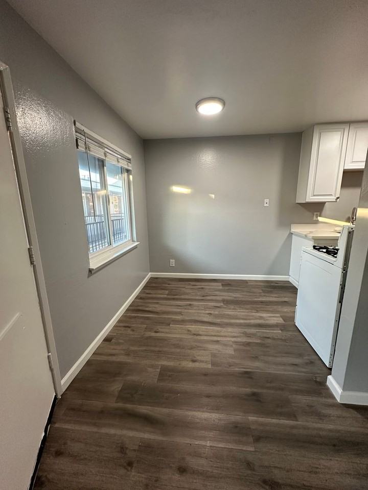 375&385&395 S 4th Street - 375-08 #375-08 - Photo 6 of 7