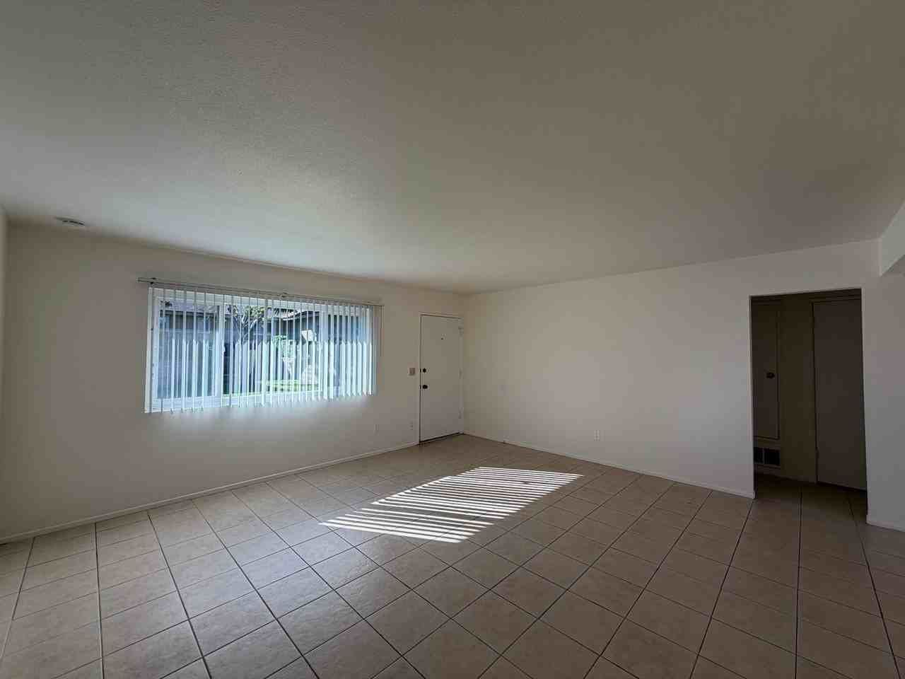 131 N Merrimac Dr - Photo 4 of 20