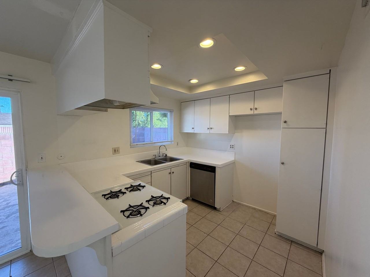 131 N Merrimac Dr - Photo 7 of 20