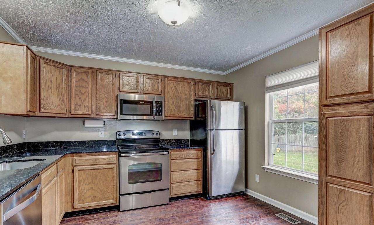 307 Stafford Mews Ln - Photo 3 of 29