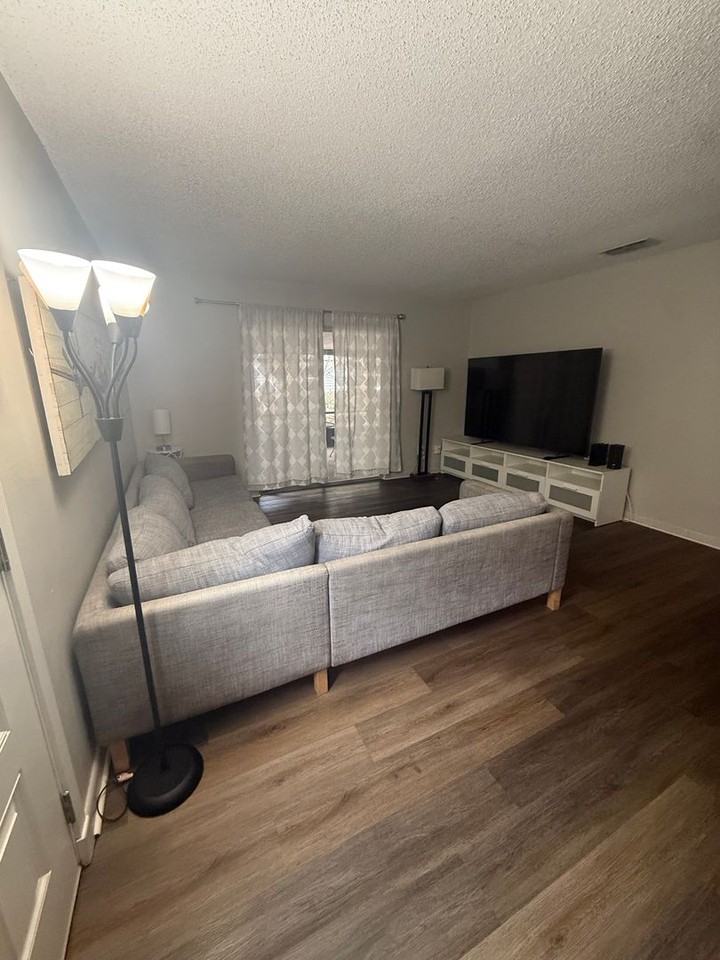 1410 N Fern Creek Ave - Photo 5 of 19