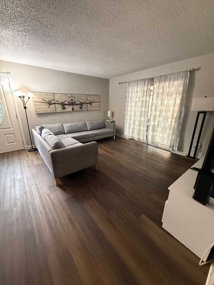 1410 N Fern Creek Ave - Photo 6 of 19