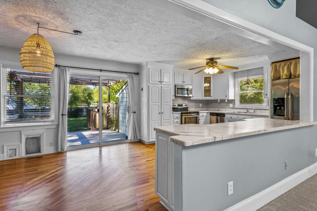 2328 Ravenhill Dr - Photo 4 of 26