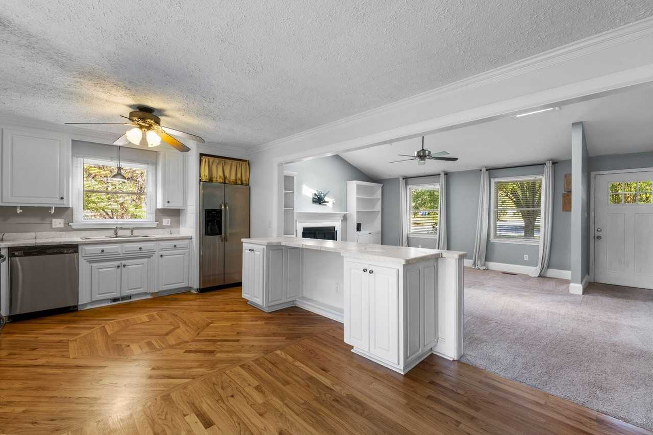 2328 Ravenhill Dr - Photo 5 of 26