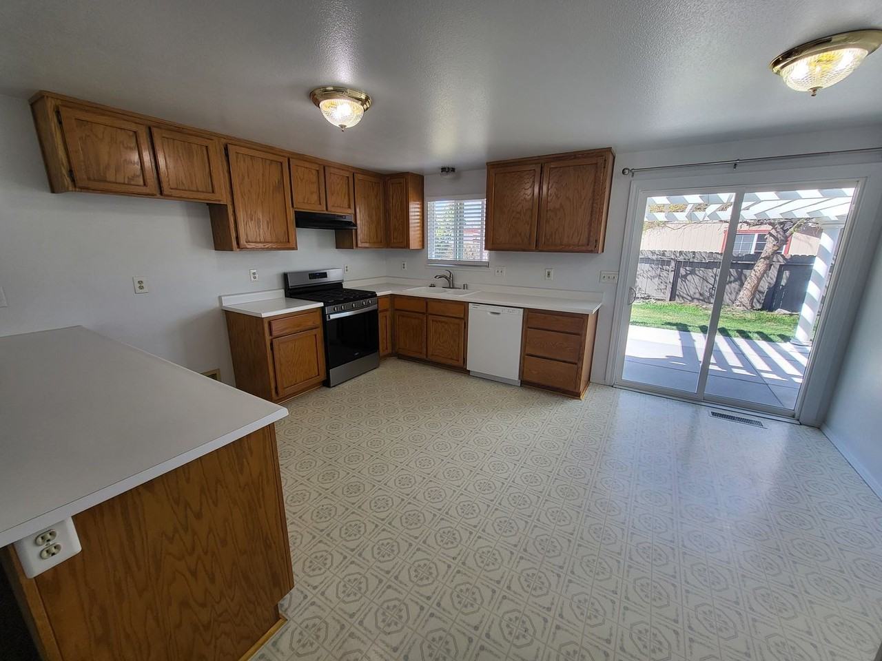 2166 Carriage Crest Dr - Photo 2 of 12