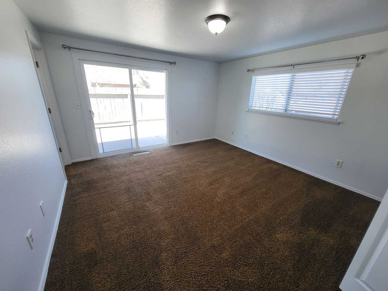 2166 Carriage Crest Dr - Photo 4 of 12