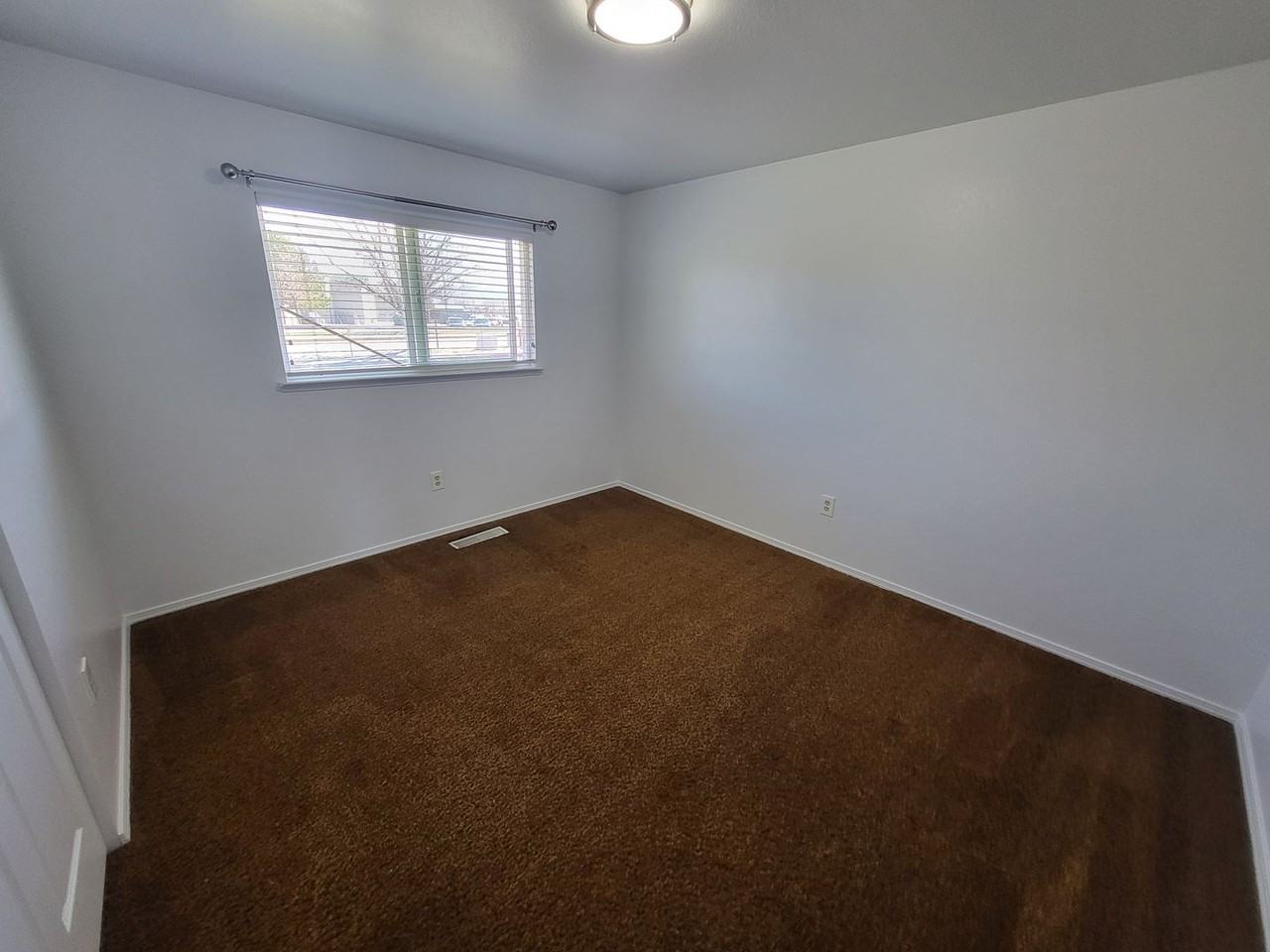 2166 Carriage Crest Dr - Photo 7 of 12