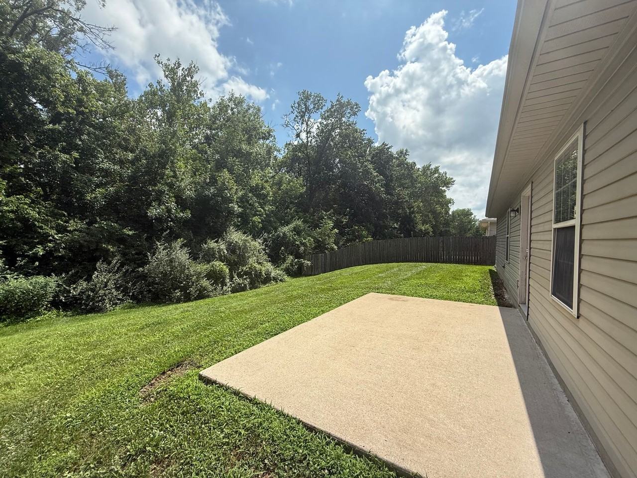 1432 Bodie Dr - Photo 4 of 30