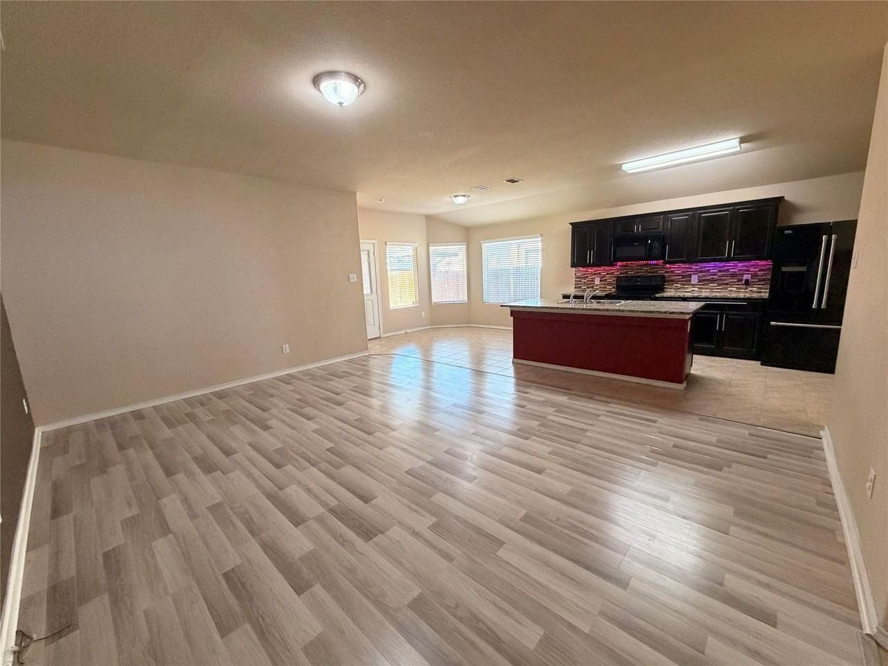 2509 Stonewall Ln - Photo 2 of 19