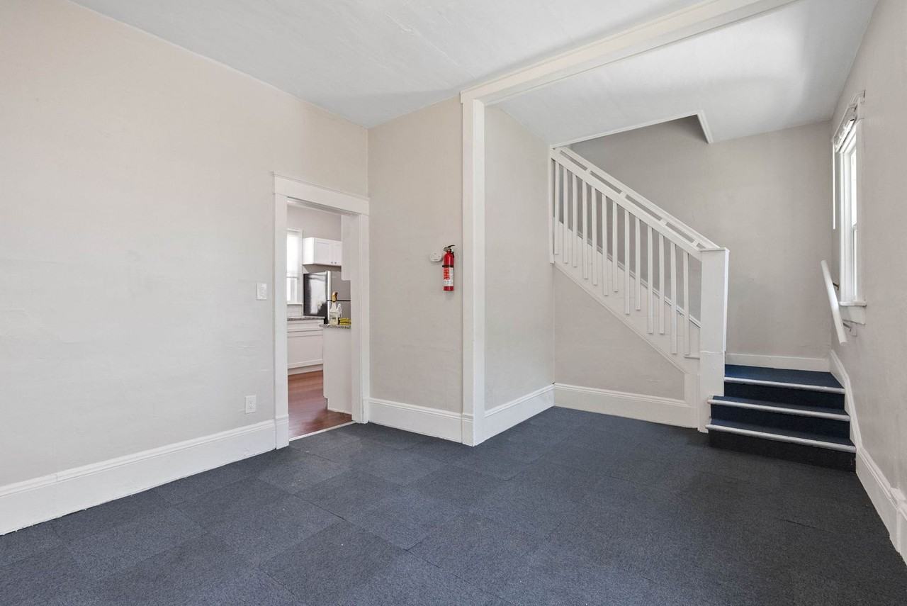 315 6th St - Photo 4 of 37