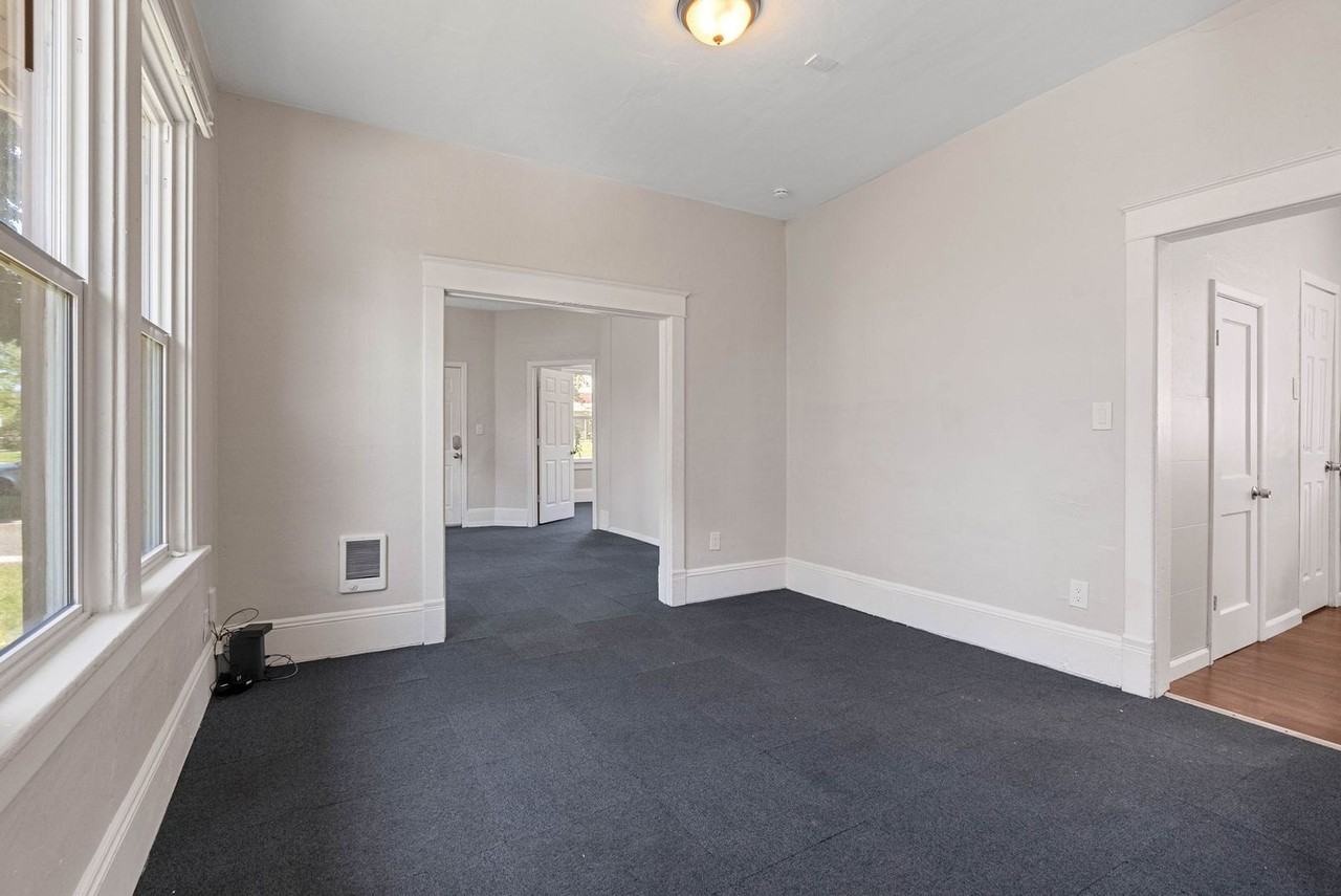 315 6th St - Photo 5 of 37