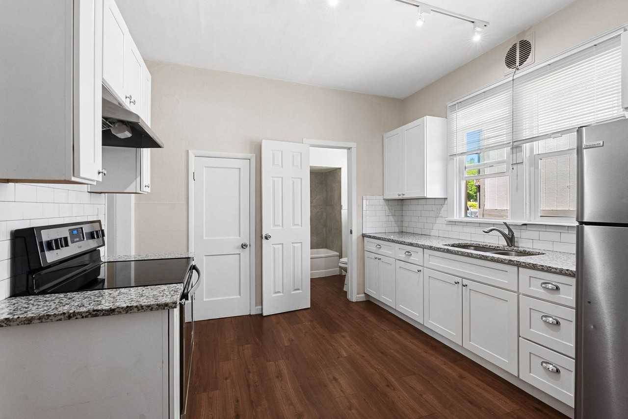 315 6th St - Photo 6 of 37