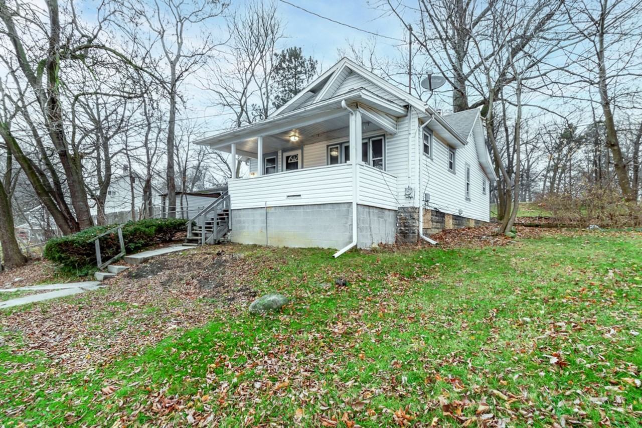 679 Euclid Ave - Photo 3 of 15