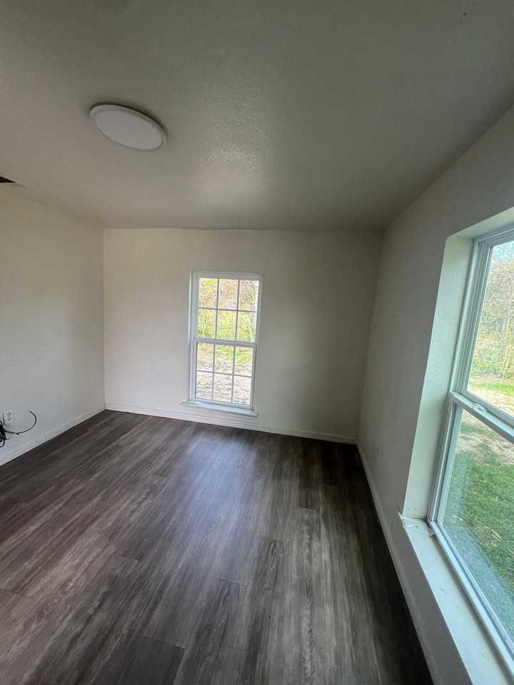 1827 Wood Ave - Photo 5 of 7