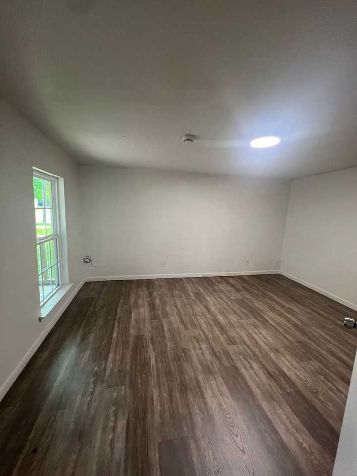 1827 Wood Ave - Photo 7 of 7