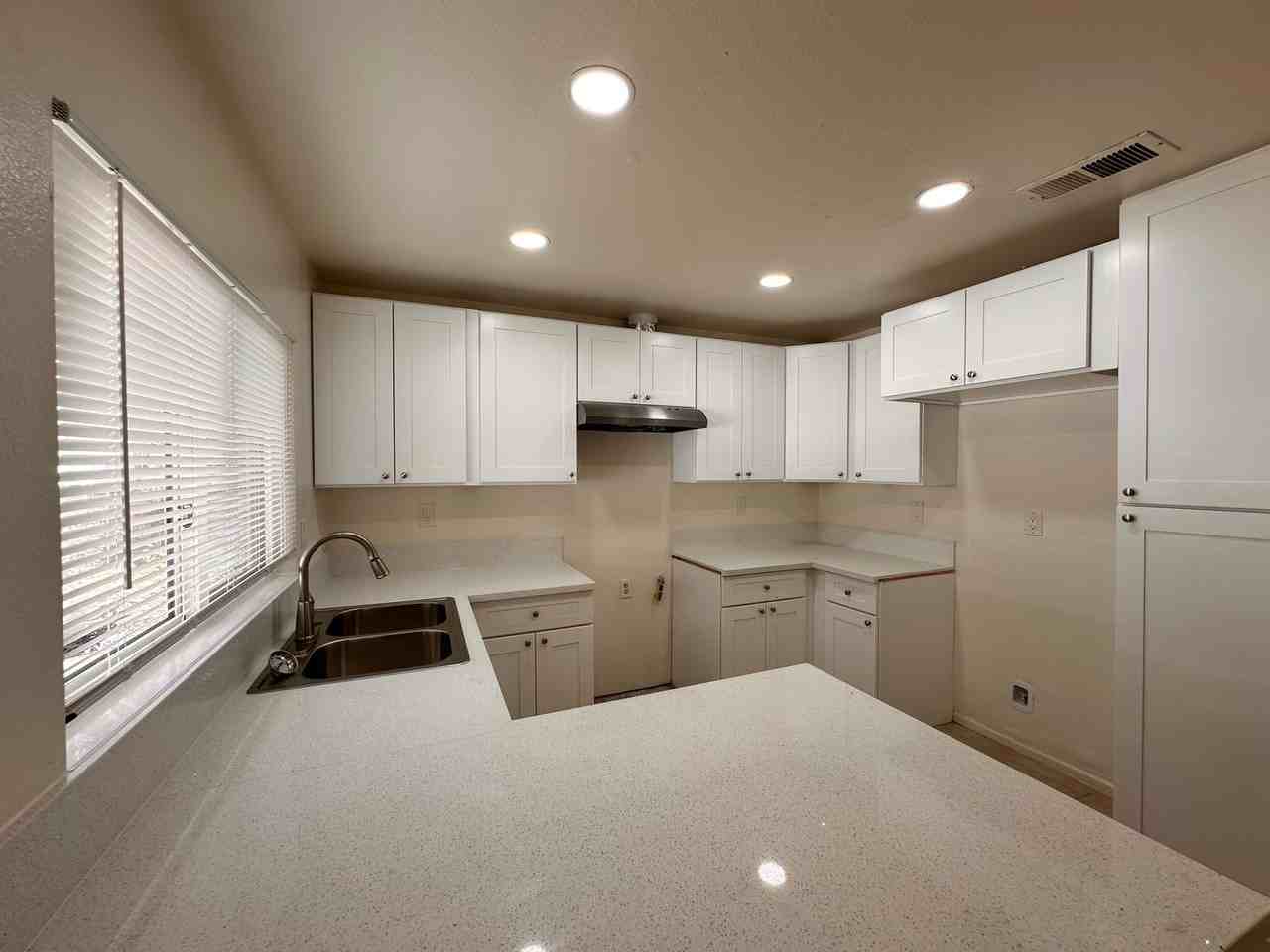 28638 Strathmore Rd - Photo 4 of 10