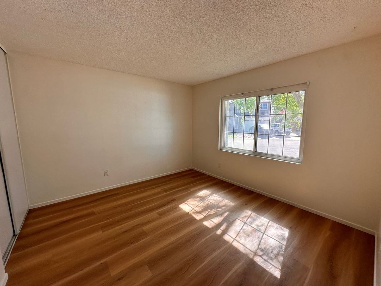 28638 Strathmore Rd - Photo 6 of 10