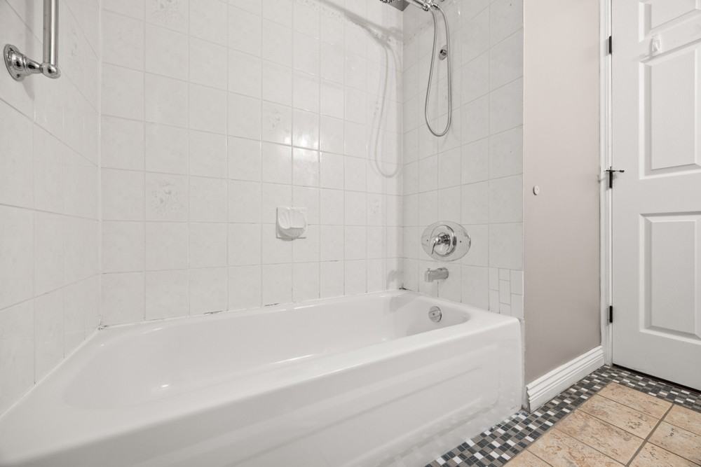 2453 Gillespie Street - Photo 7 of 19