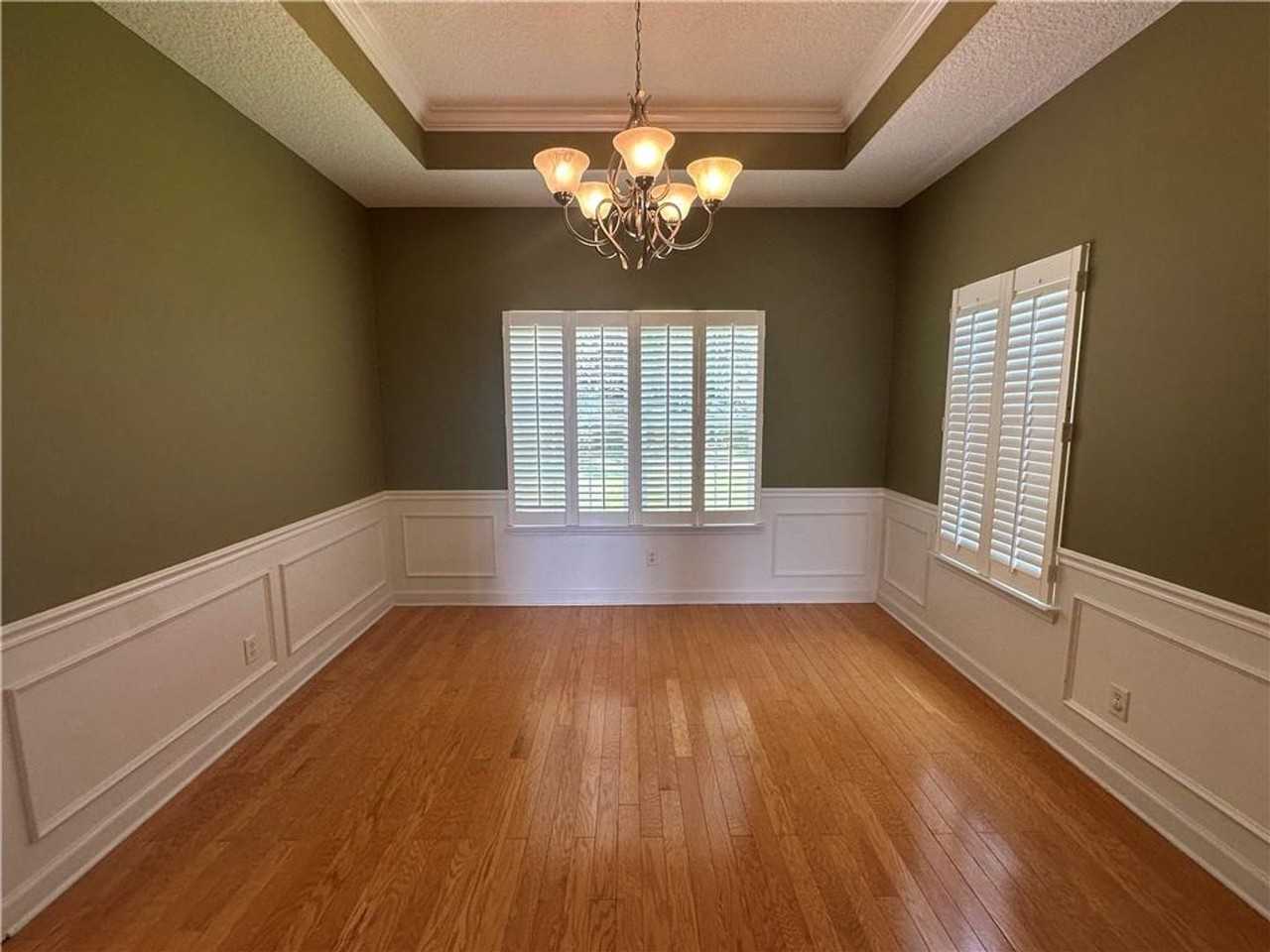 235 Wellington Pl - Photo 3 of 19