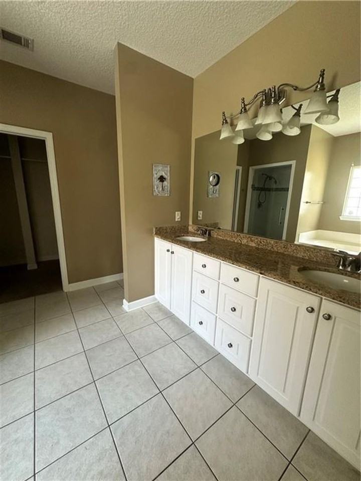 235 Wellington Pl - Photo 7 of 19