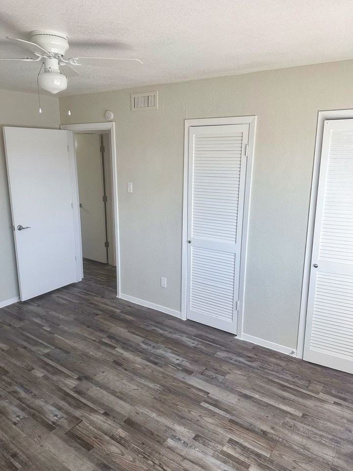 Oaks at Five Mile - Photo 2 of 22