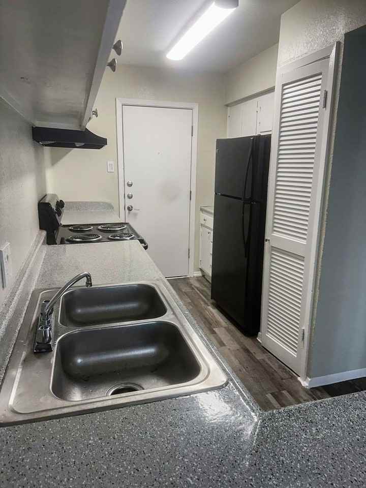 Oaks at Five Mile - Photo 3 of 22