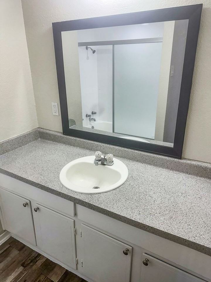 Oaks at Five Mile - Photo 5 of 22