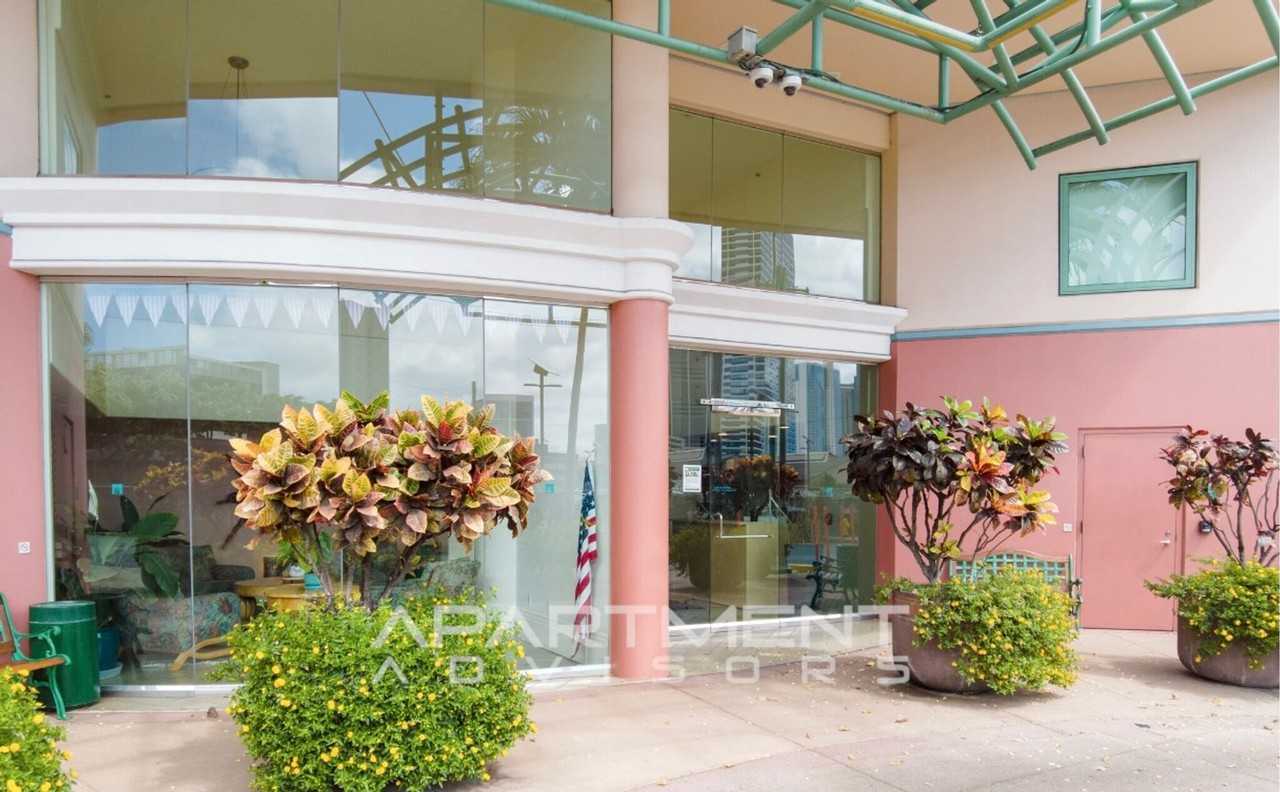 801 S King St #1106 - Photo 4 of 16