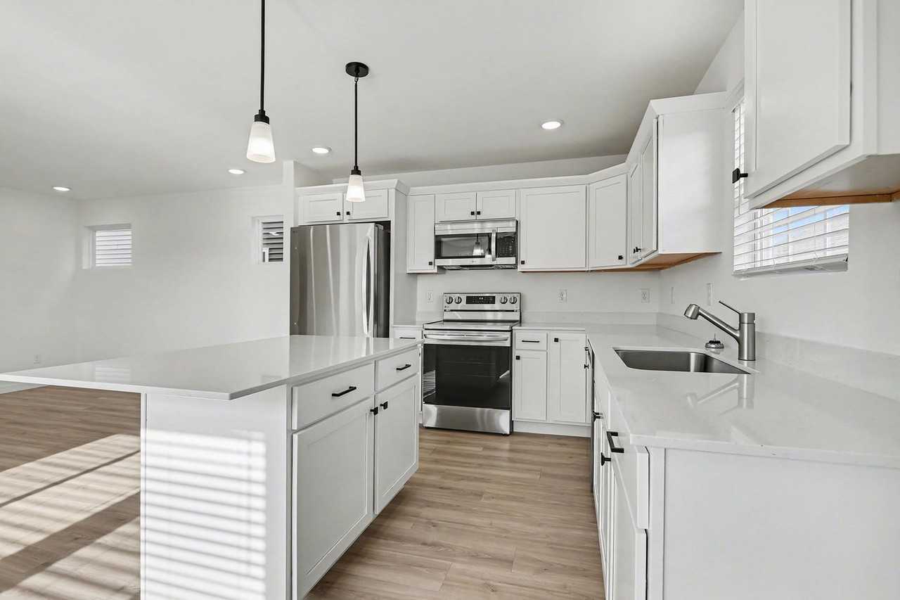 1875 1875 Kingfisher Circle - Photo 2 of 25