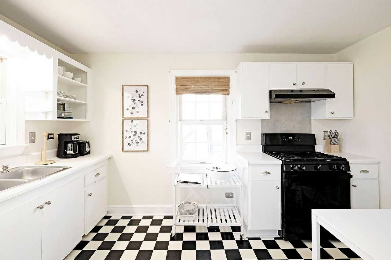 1212 Meriwether St - Photo 3 of 23