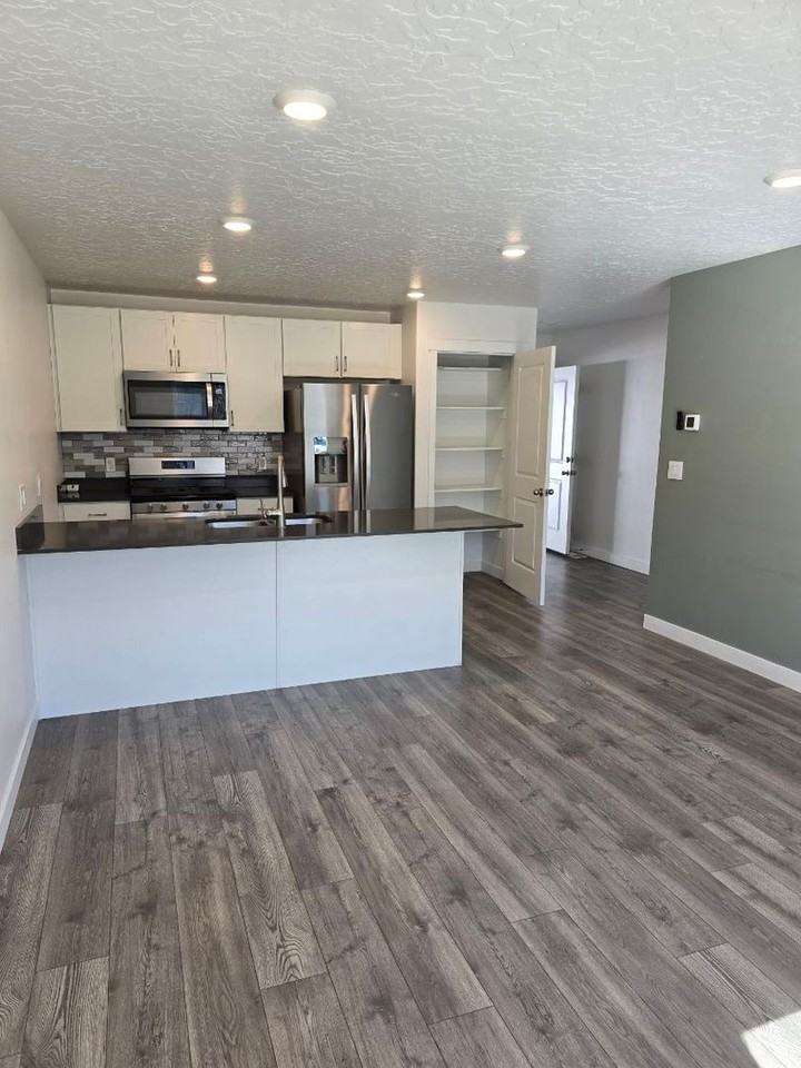 8512 W Cordero Dr - Photo 2 of 21