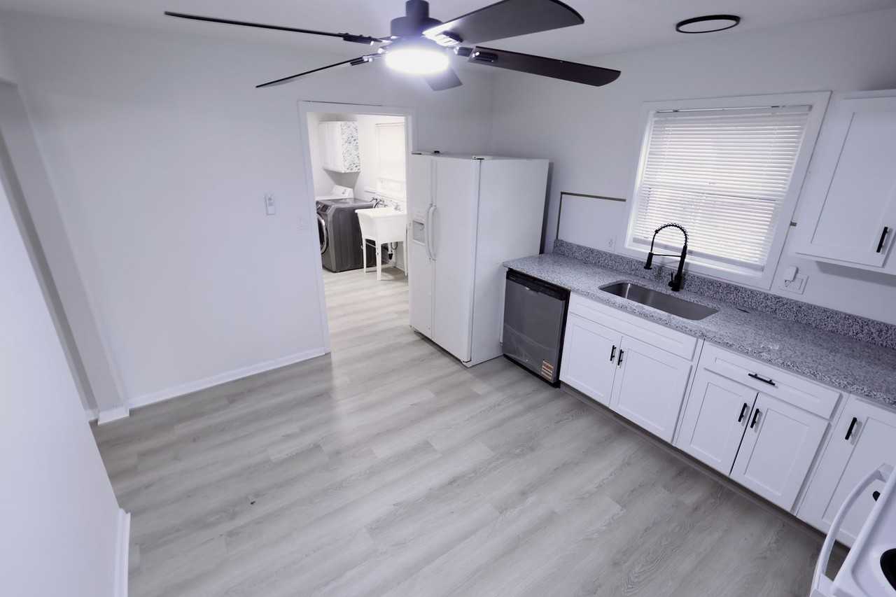 1190 Hazel St - Photo 5 of 20