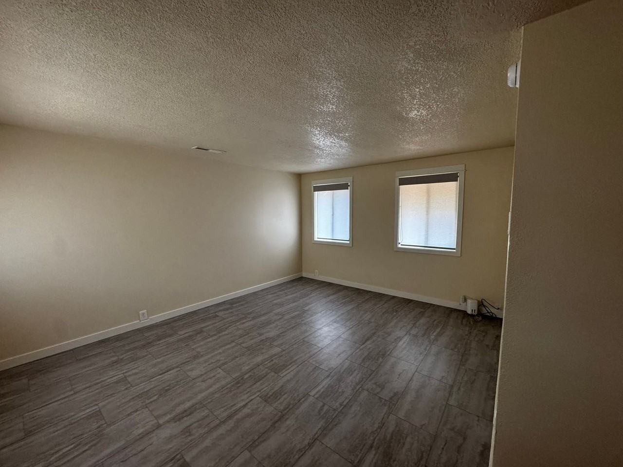 1170 Cal Young Rd - Photo 6 of 27