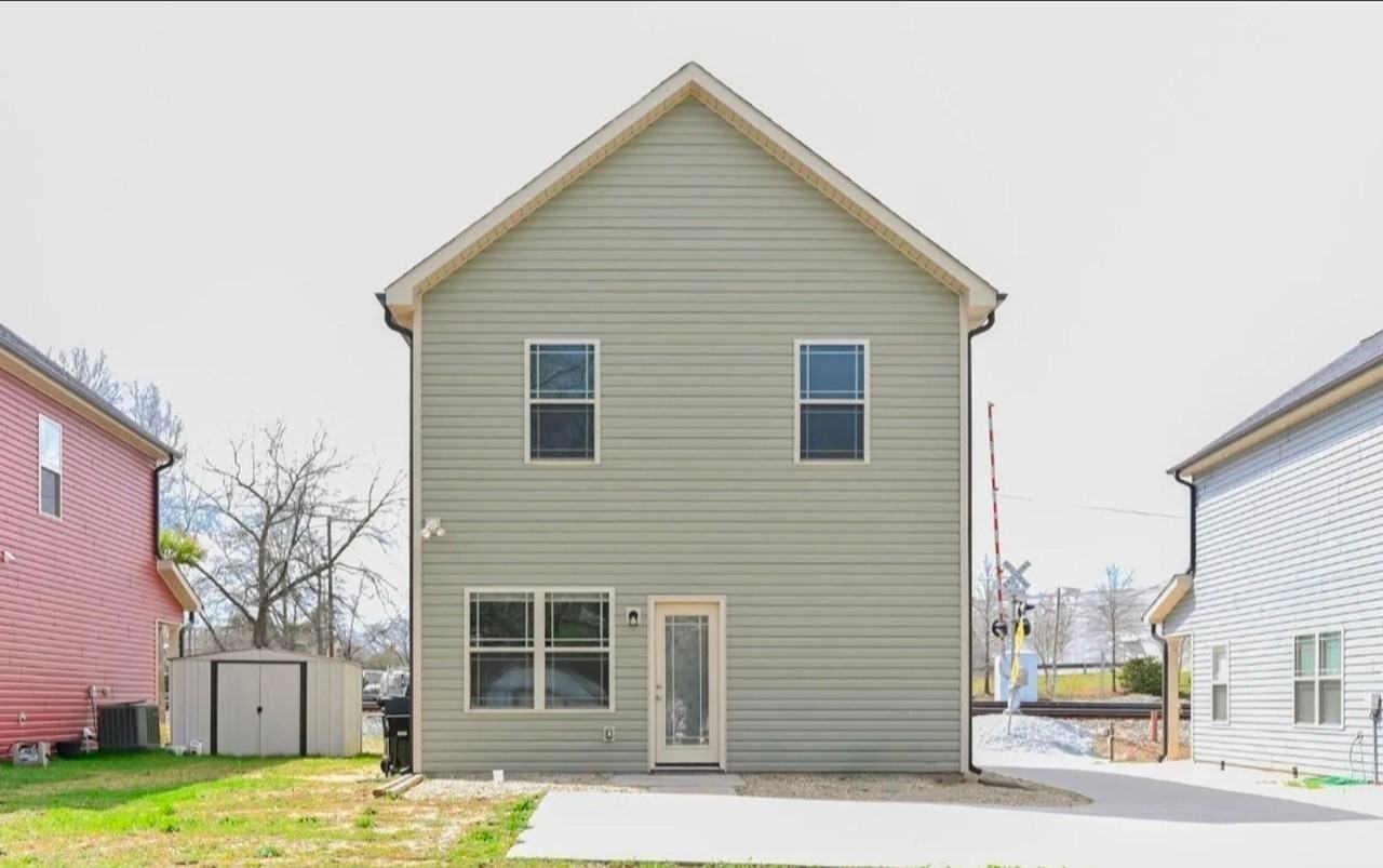 110 Wilbur St - Photo 2 of 8