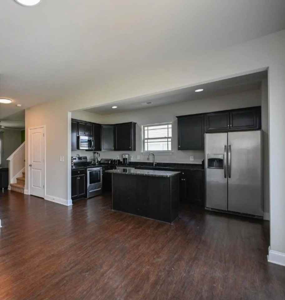 110 Wilbur St - Photo 7 of 8