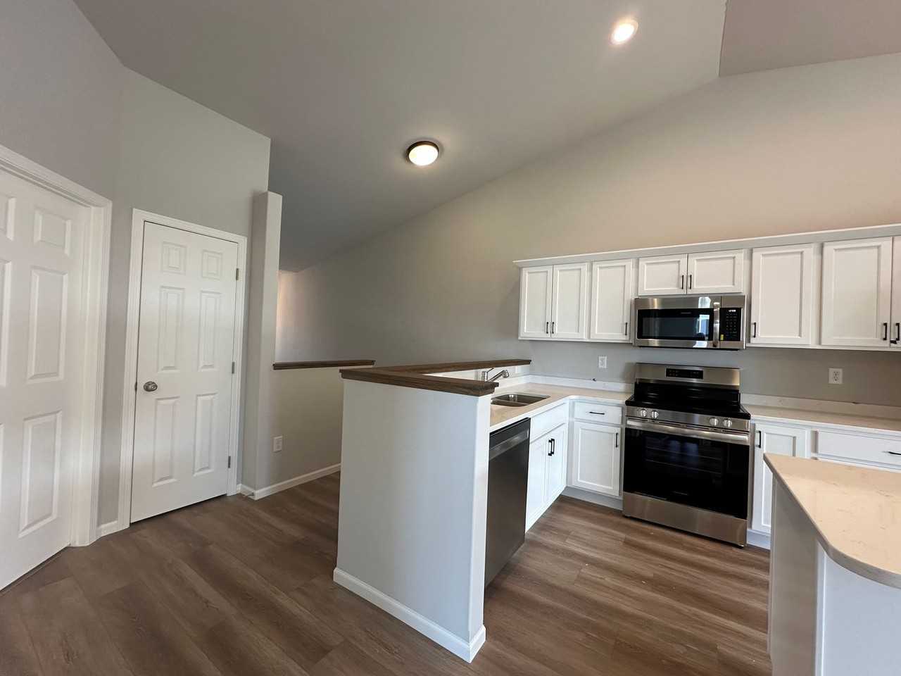 6709 Meadow View Dr S - Photo 7 of 26