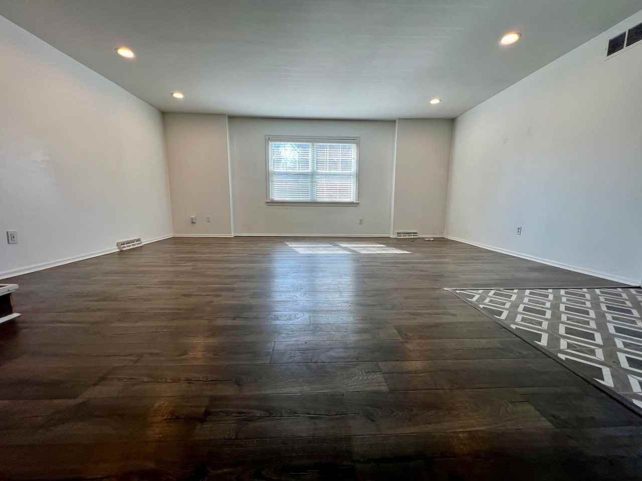 1313 Delmont Ave - Photo 4 of 36