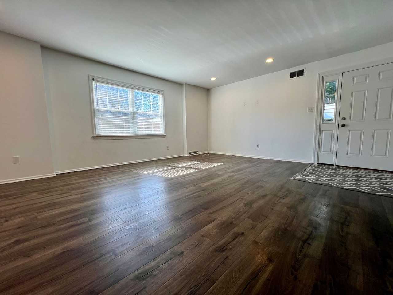 1313 Delmont Ave - Photo 5 of 36