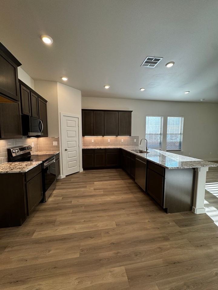 9805 Heartland Ave - Photo 5 of 22