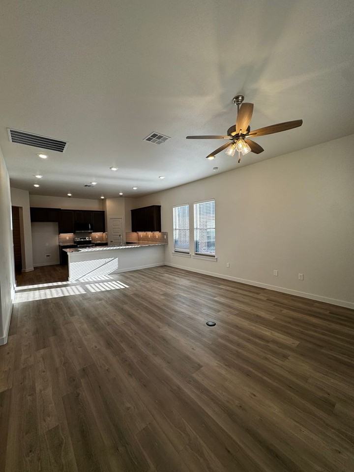 9805 Heartland Ave - Photo 7 of 22