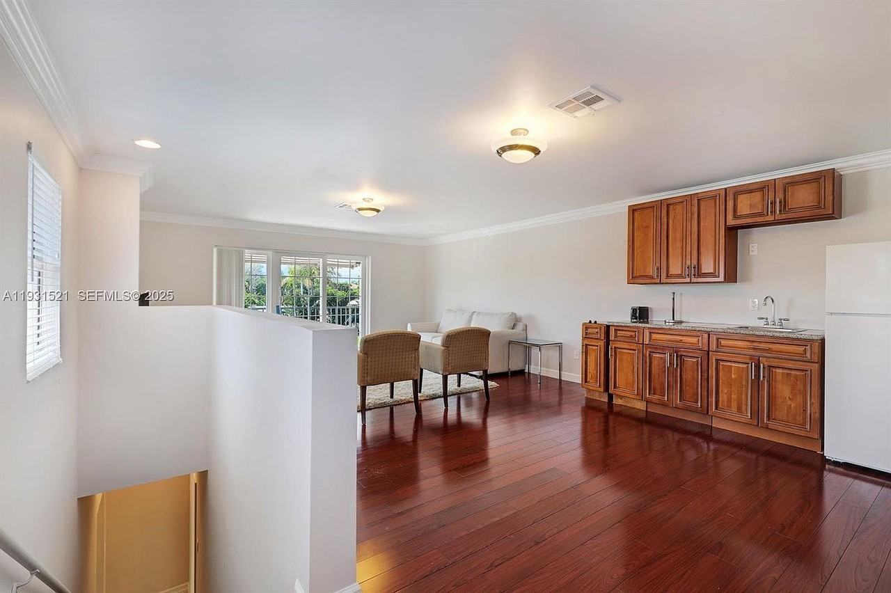 117 Nw 8th St - Photo 5 of 33