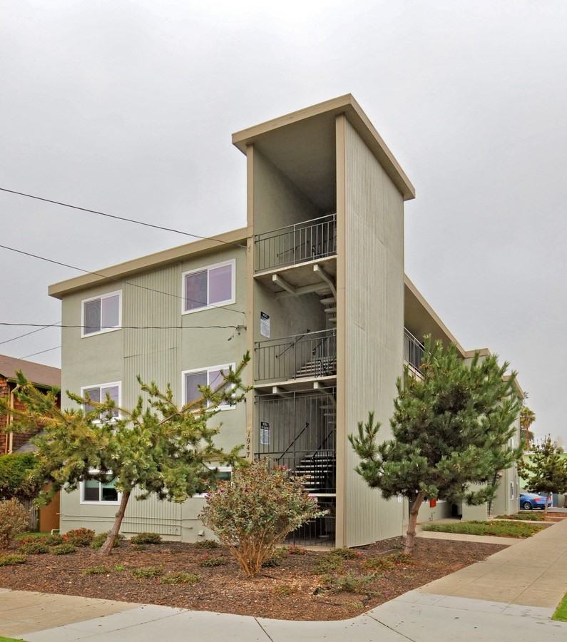 1947 Oregon St. - Photo 2 of 5