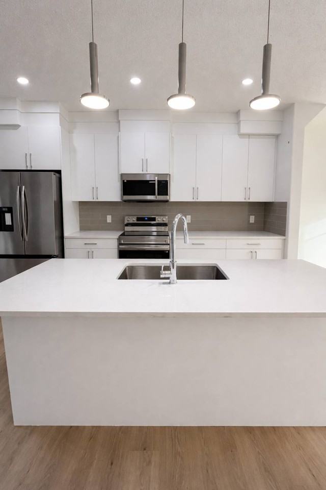 6626 42 Avenue - Photo 5 of 15